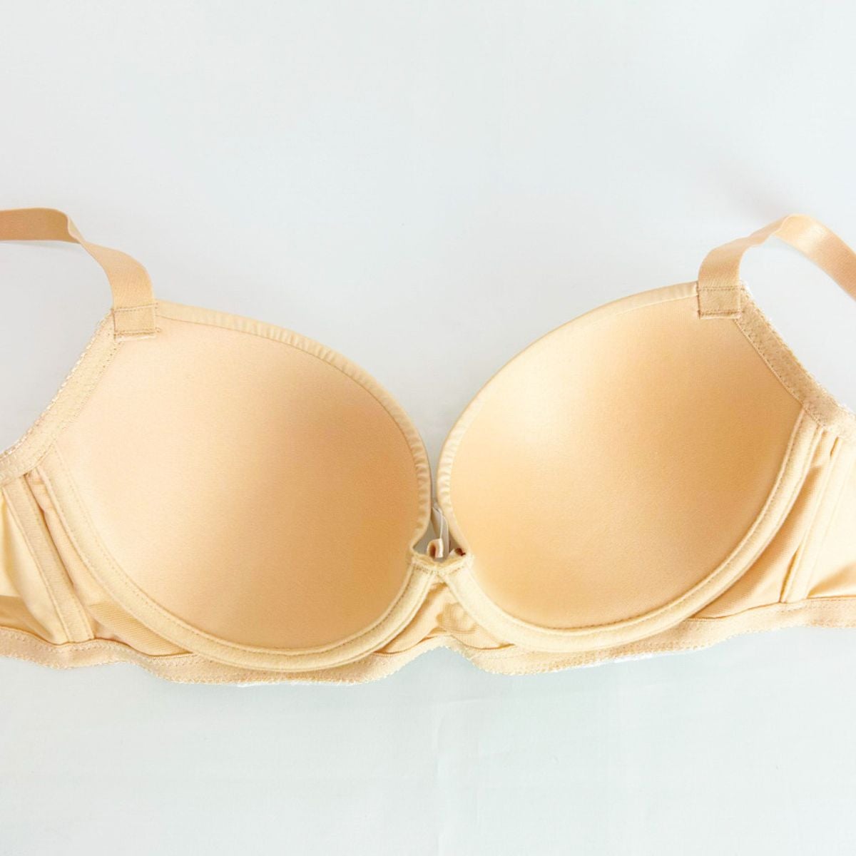 UKB10 シームレスワイヤー入りブラ（ブラジャー・ショーツセット