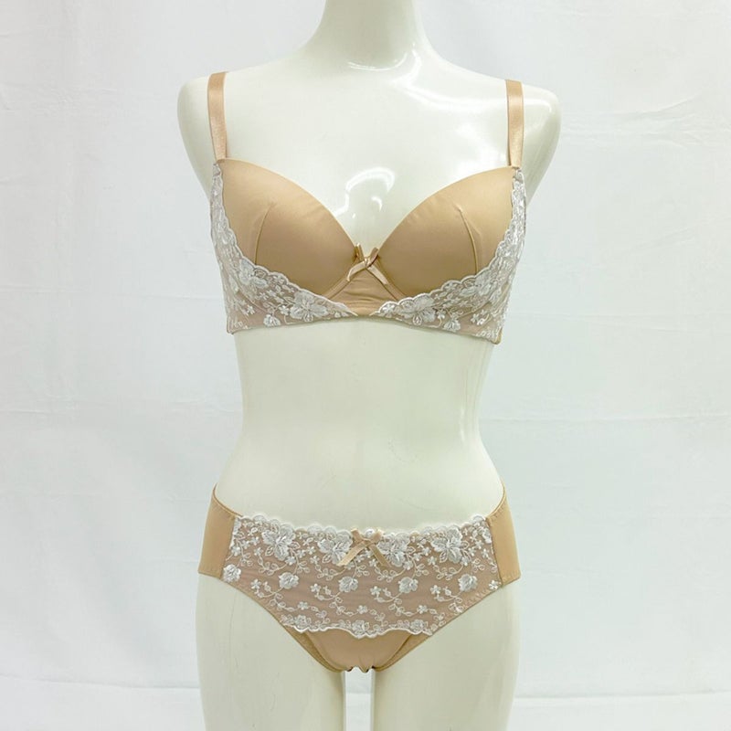 UKB10ワイヤー入りシームレスブラ・ショーツ